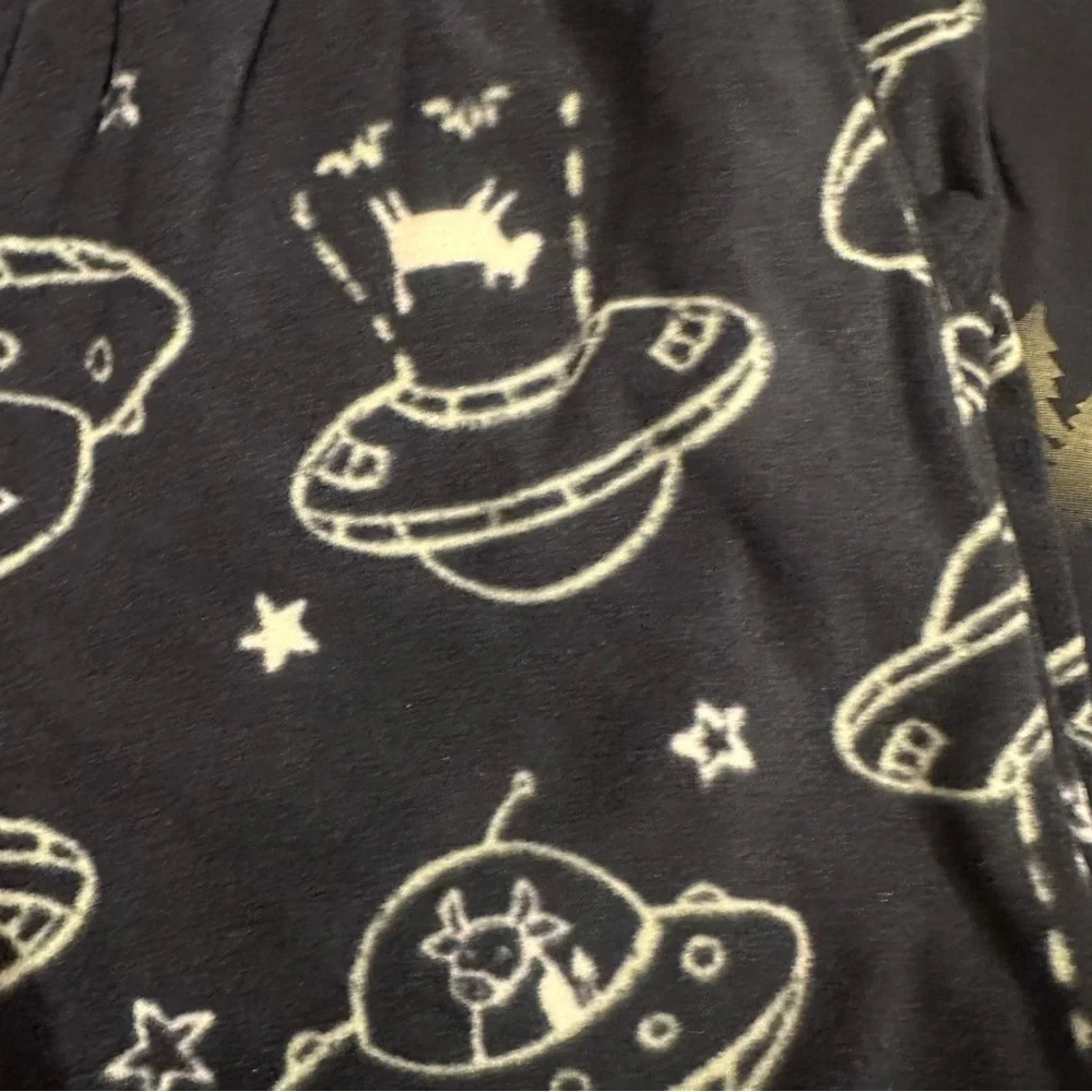 NWT Carter’s UFO PJ Set. Boy’s 5T.